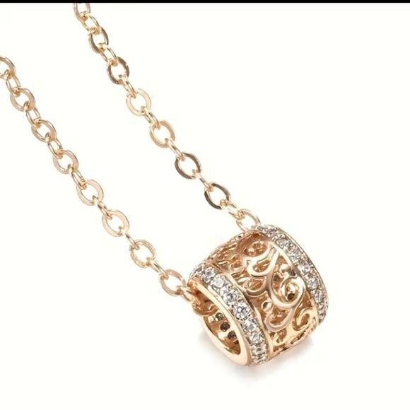 Luxurious Hollow Round Pendant 18k Gold Plated Necklace - Picture 2 of 5